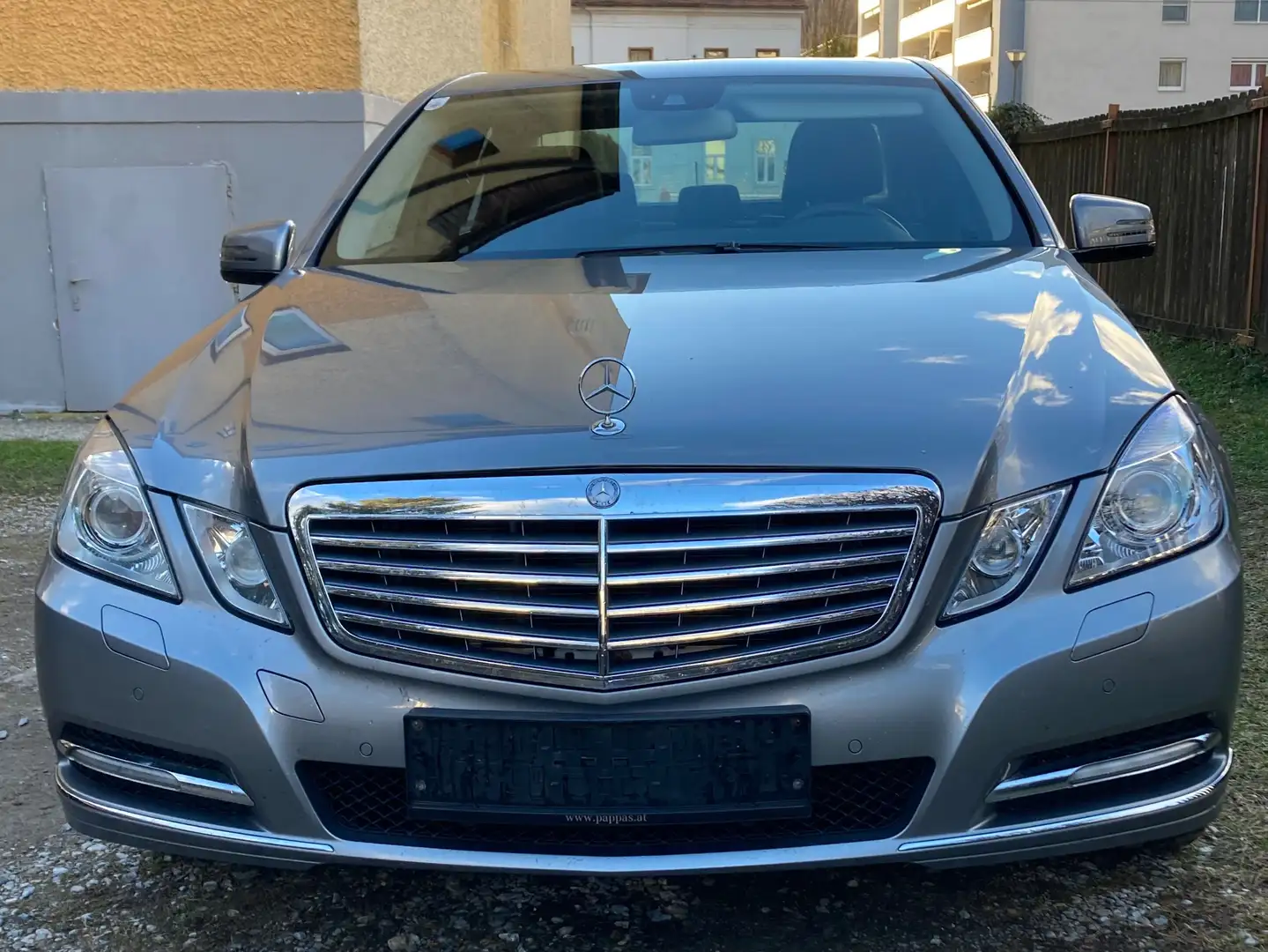 Mercedes-Benz E 350 E 350 4MATIC Aut. Srebrny - 2