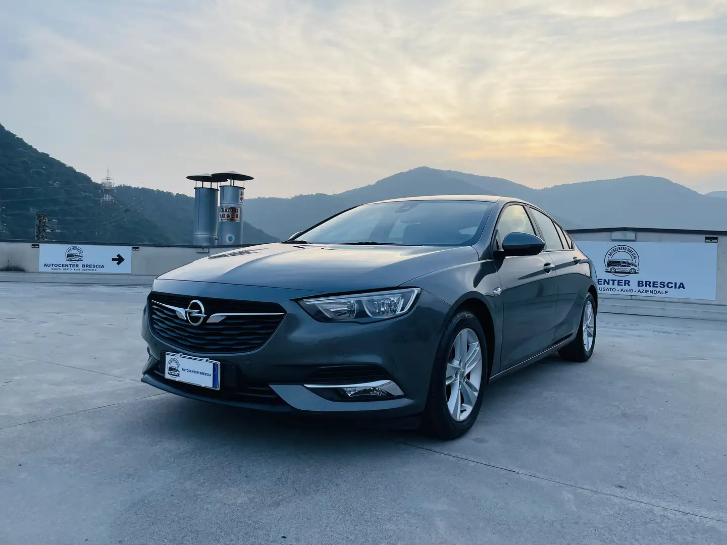 Opel Insignia 1.6 cdti Grabd Sport  136cv automatica  Euro 6B Gris - 1