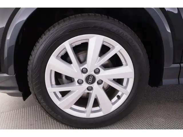 Audi Q2 view 13