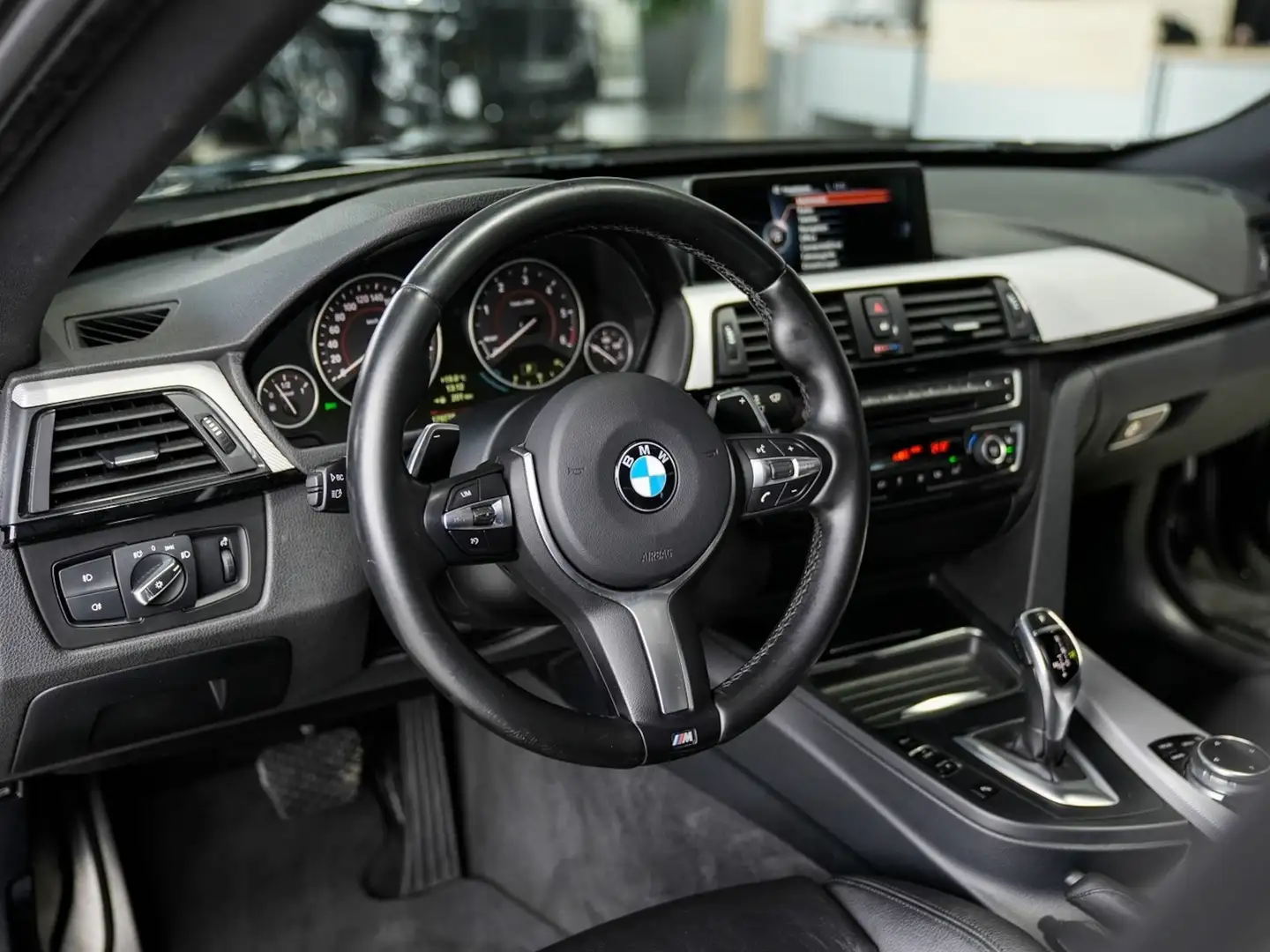 BMW 320 d Panorama Kamera AHK Schwarz - 2