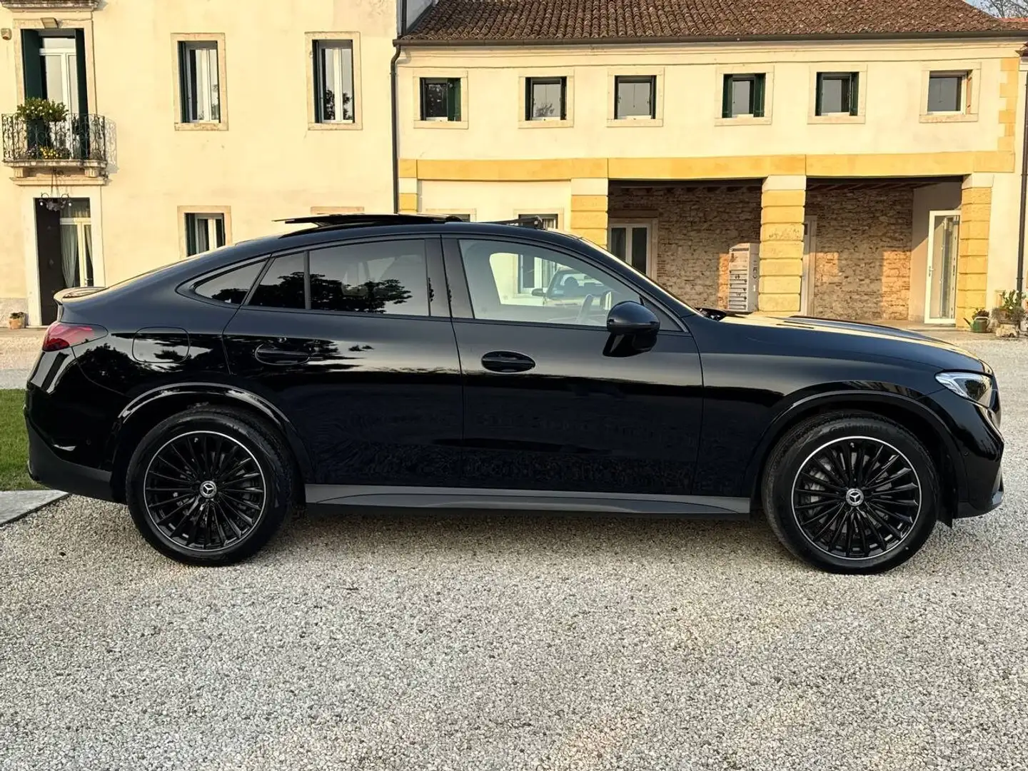 Mercedes-Benz GLC 220 GLC 220 d 4Matic Mild hybrid Coupé AMG Line Premi Zwart - 2