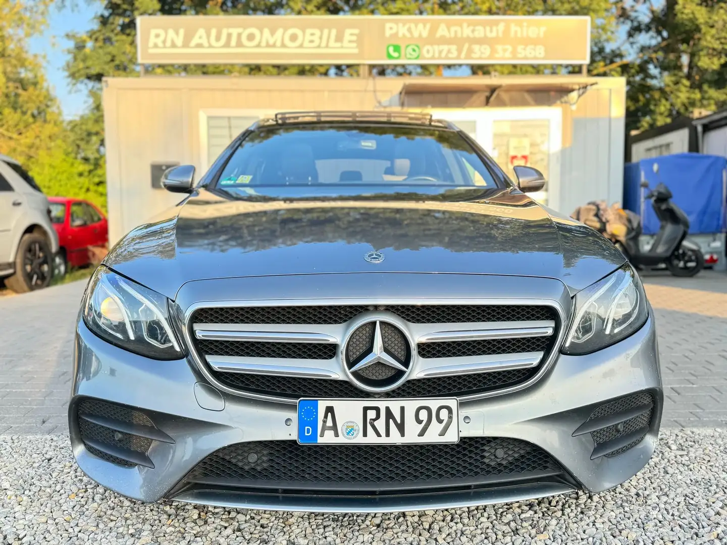 Mercedes-Benz E 350 AMG Paket *PANORAMA* AHK * KAMERA Grau - 1
