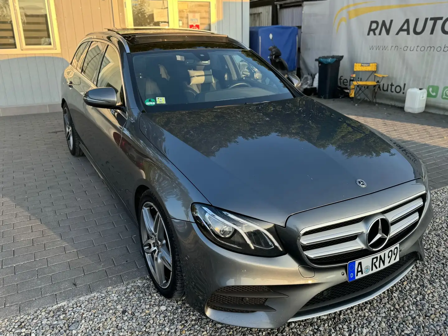 Mercedes-Benz E 350 AMG Paket *PANORAMA* AHK * KAMERA Grau - 2