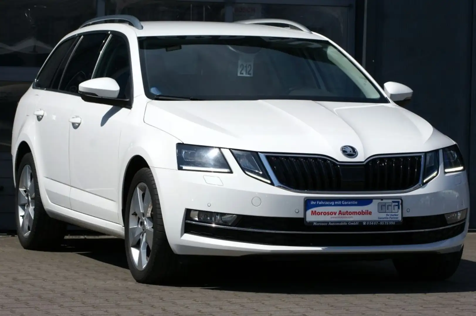 Skoda Octavia Combi 2.0 TDI DSG Premium Edition Weiß - 2