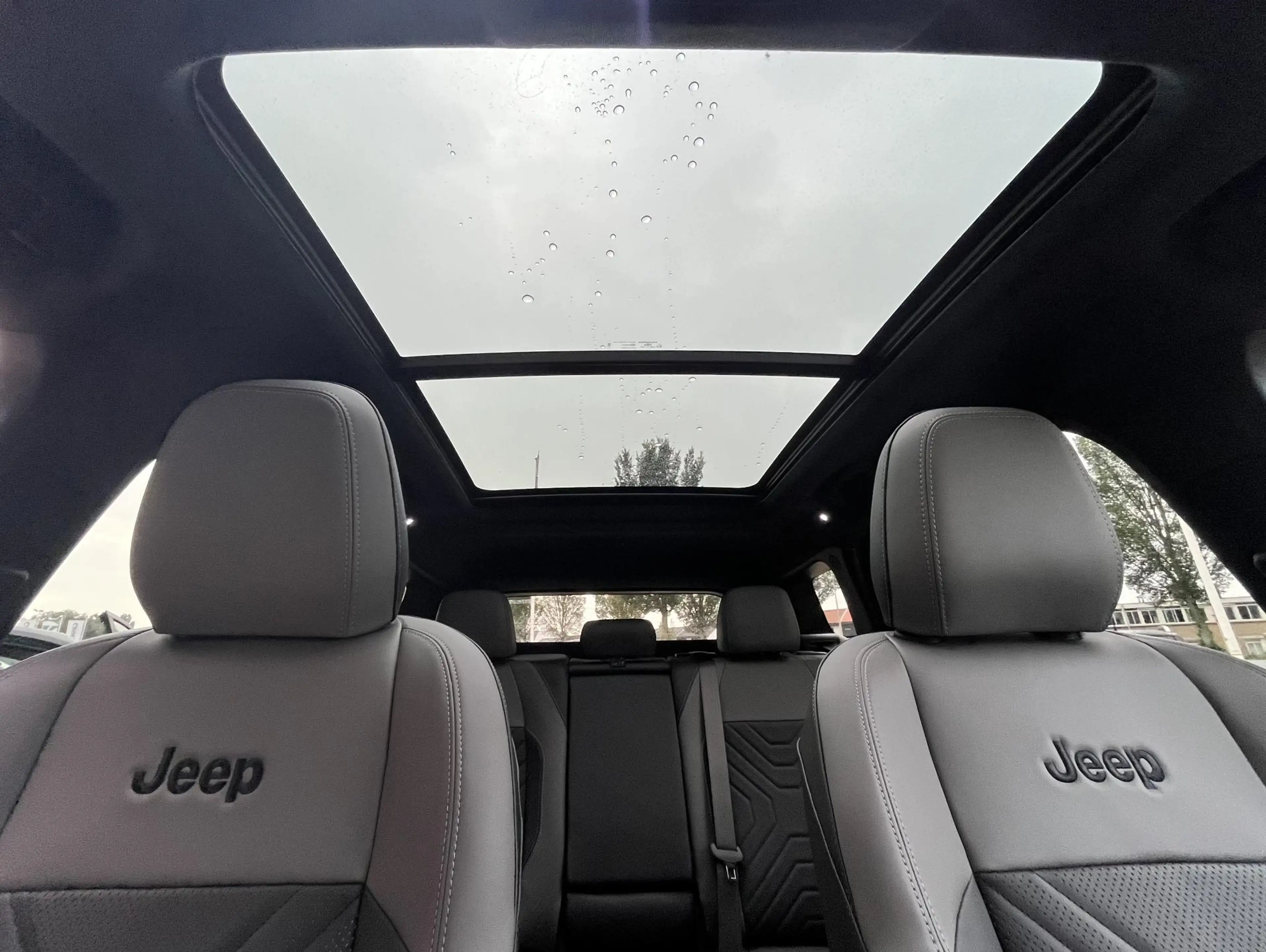 Jeep Compass 1.2 e-Hybrid Summit | Apple/Android | Panorama sch — photo 9