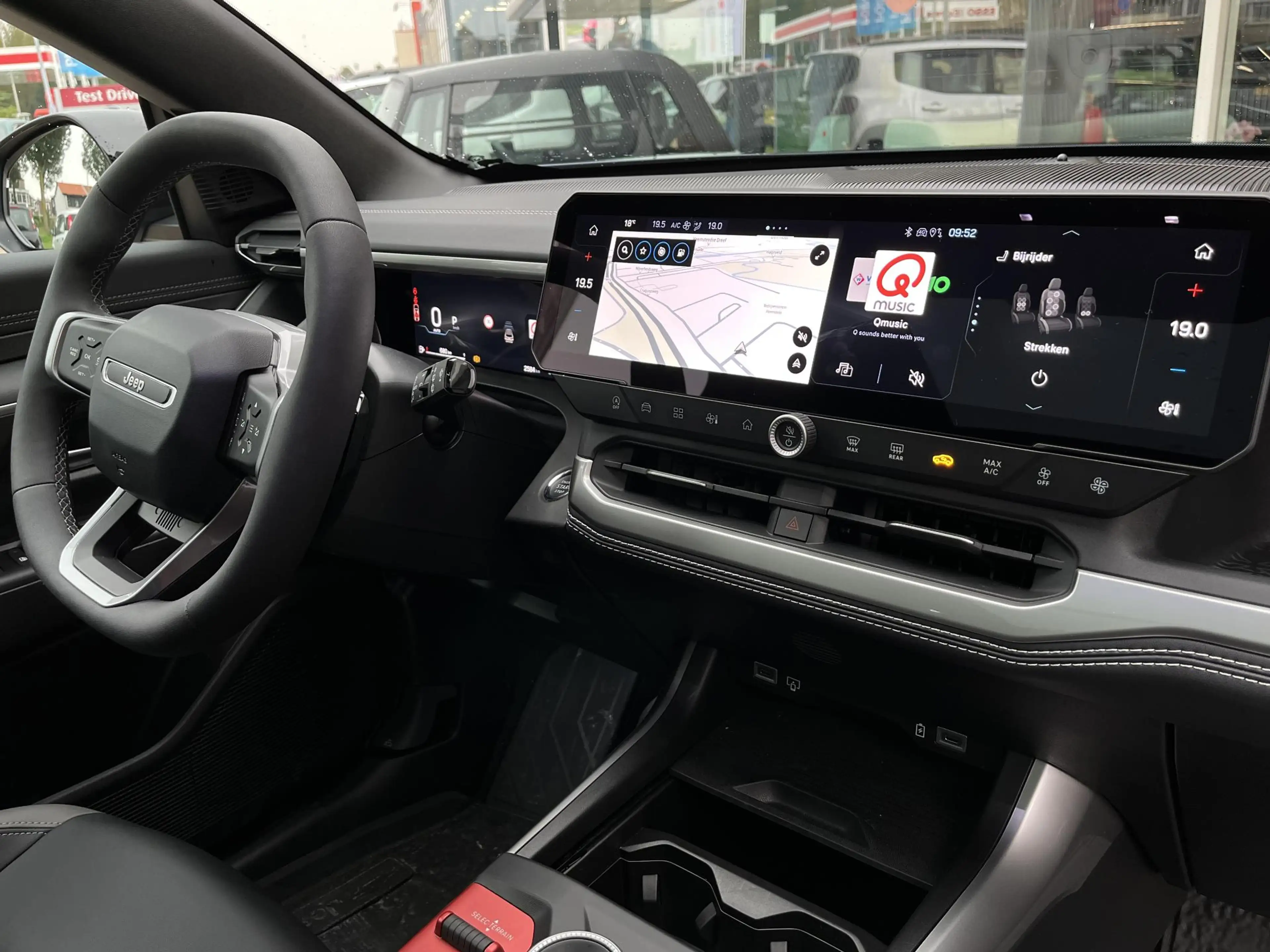 Jeep Compass 1.2 e-Hybrid Summit | Apple/Android | Panorama sch — photo 7