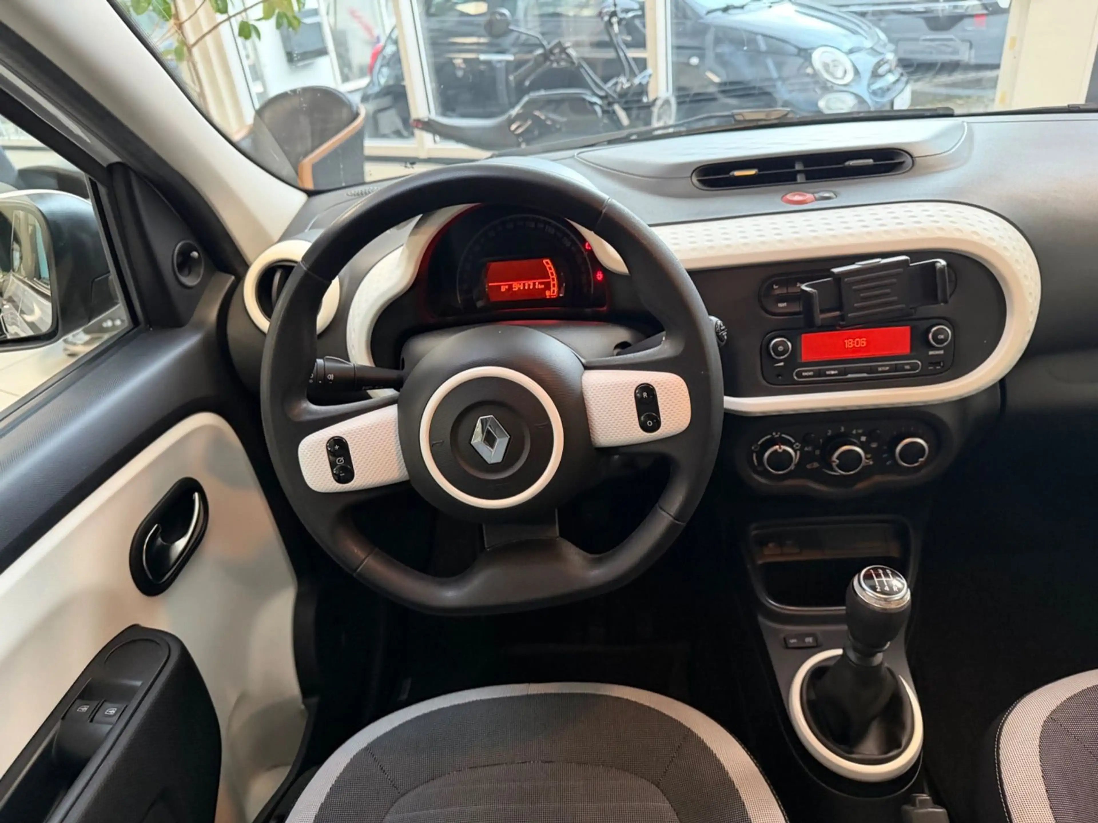 Renault Twingo TCe 90 Limited/KLIMA/SHZ/LED/TÜV NEU! — photo 11