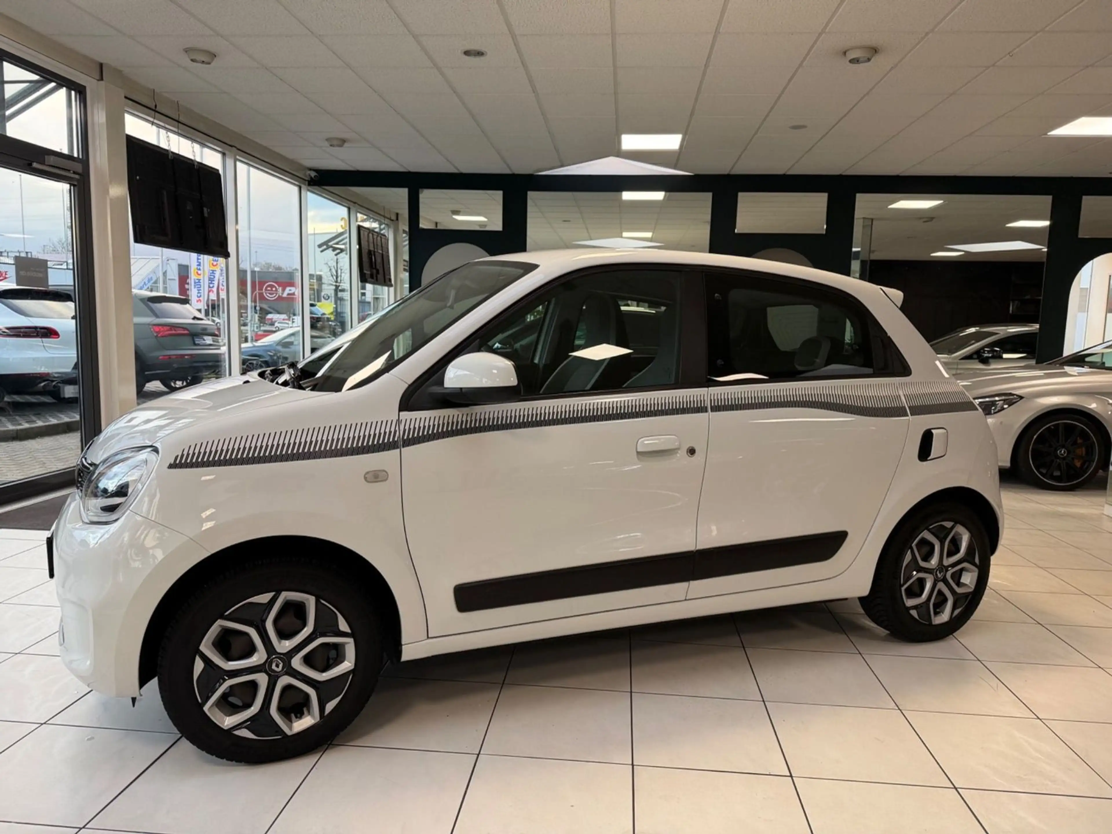Renault Twingo TCe 90 Limited/KLIMA/SHZ/LED/TÜV NEU! — photo 8