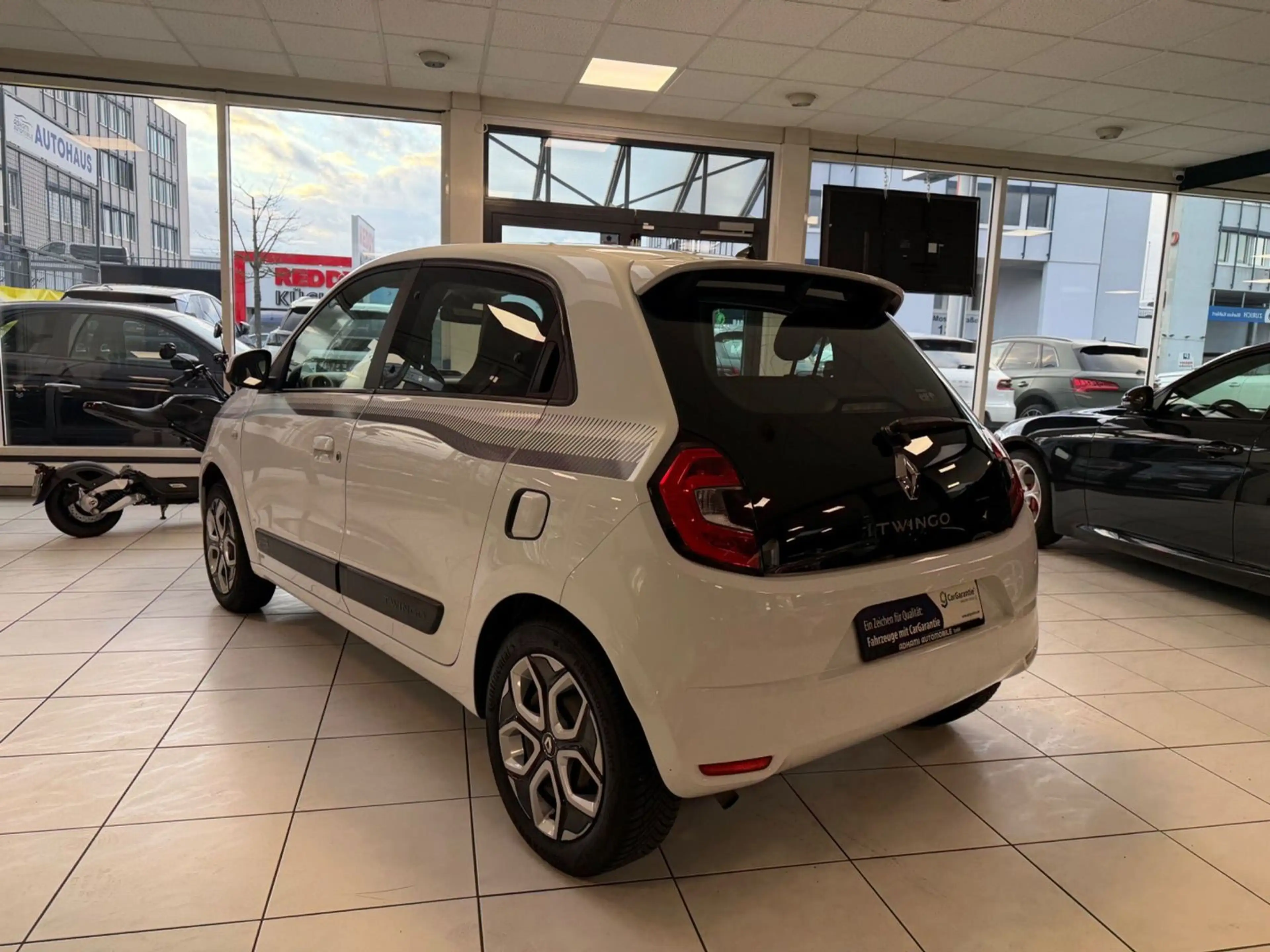 Renault Twingo TCe 90 Limited/KLIMA/SHZ/LED/TÜV NEU! — photo 7