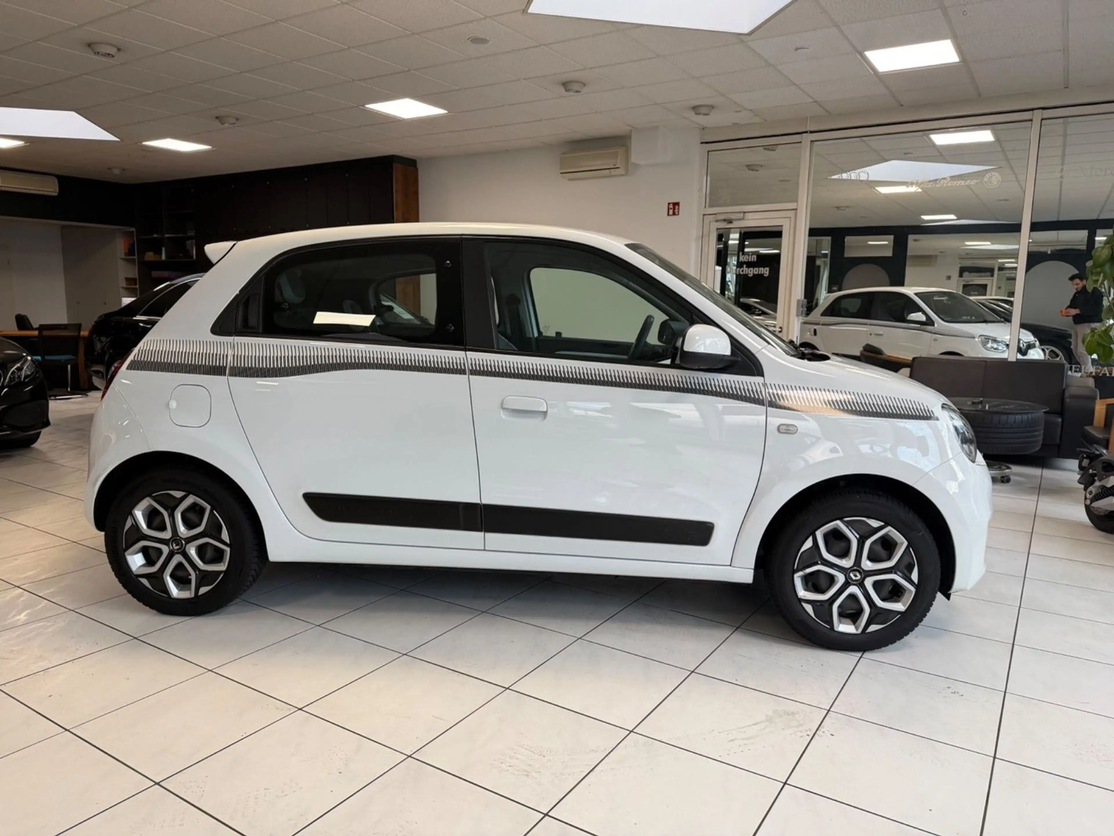 Renault Twingo TCe 90 Limited/KLIMA/SHZ/LED/TÜV NEU! — photo 4