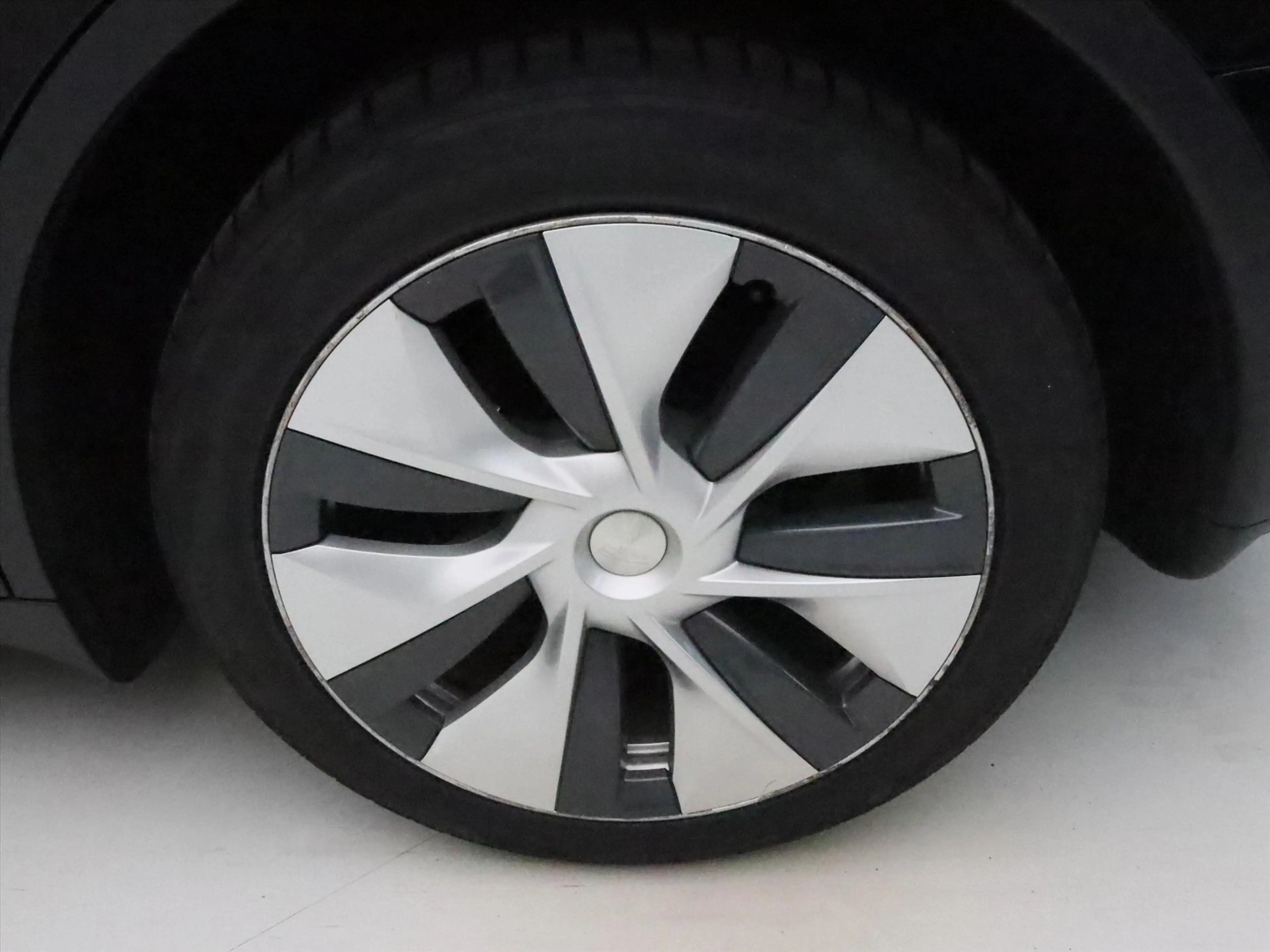 Tesla Model Y Long Range AWD 75kWh 351pk AMD RYZEN 92,5% SoH [ A — photo 39
