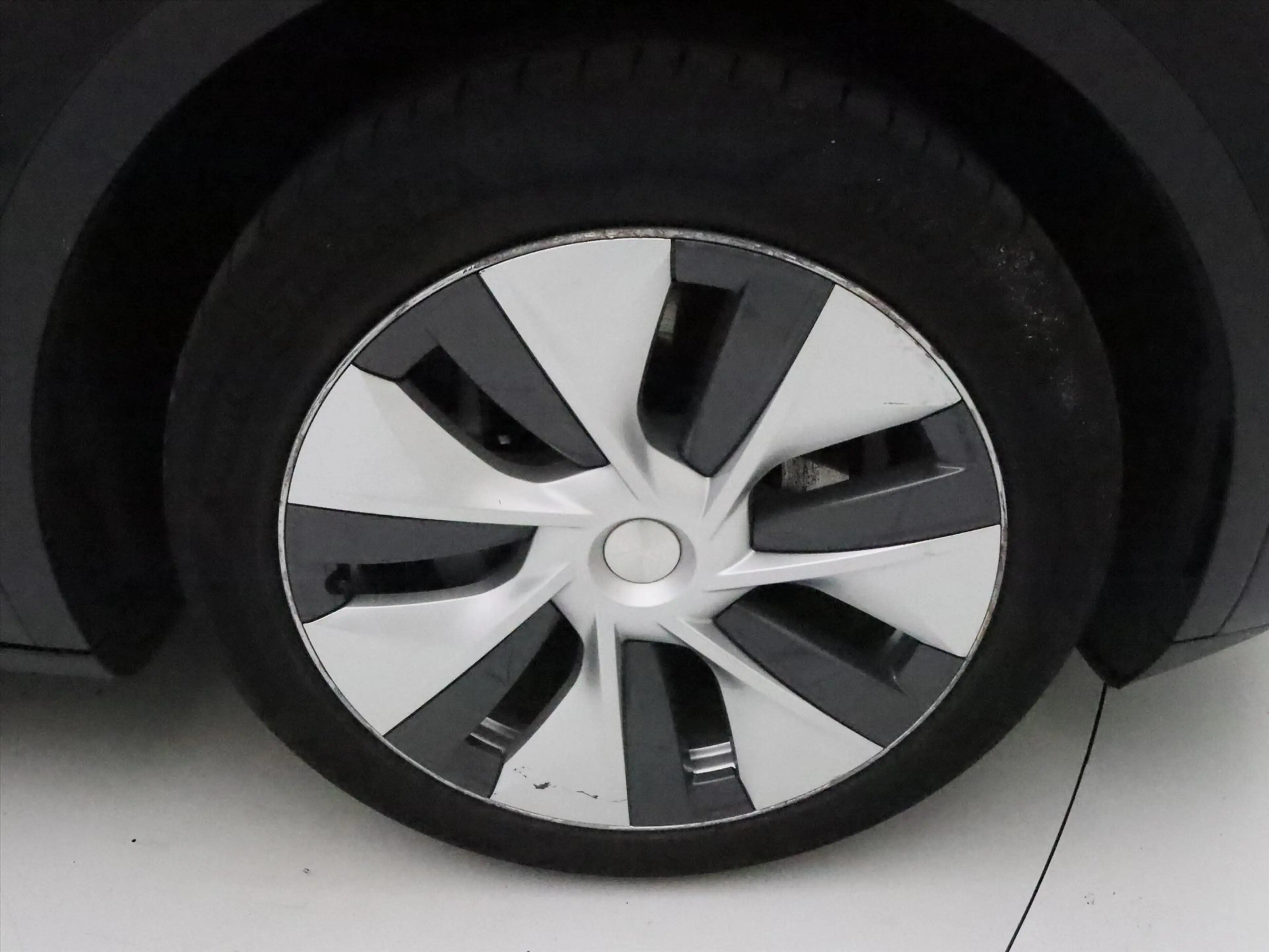 Tesla Model Y Long Range AWD 75kWh 351pk AMD RYZEN 92,5% SoH [ A — photo 38
