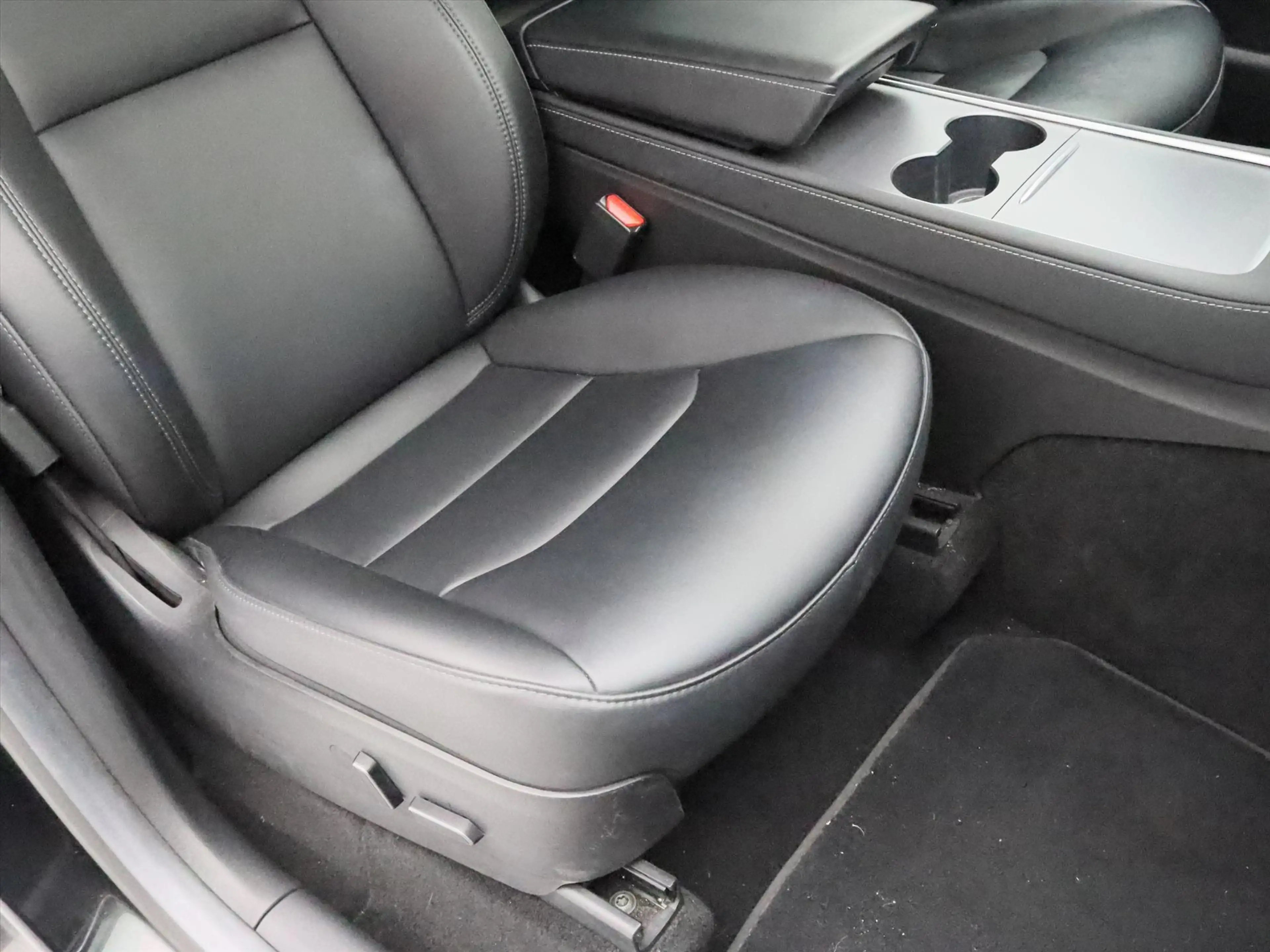 Tesla Model Y Long Range AWD 75kWh 351pk AMD RYZEN 92,5% SoH [ A — photo 13