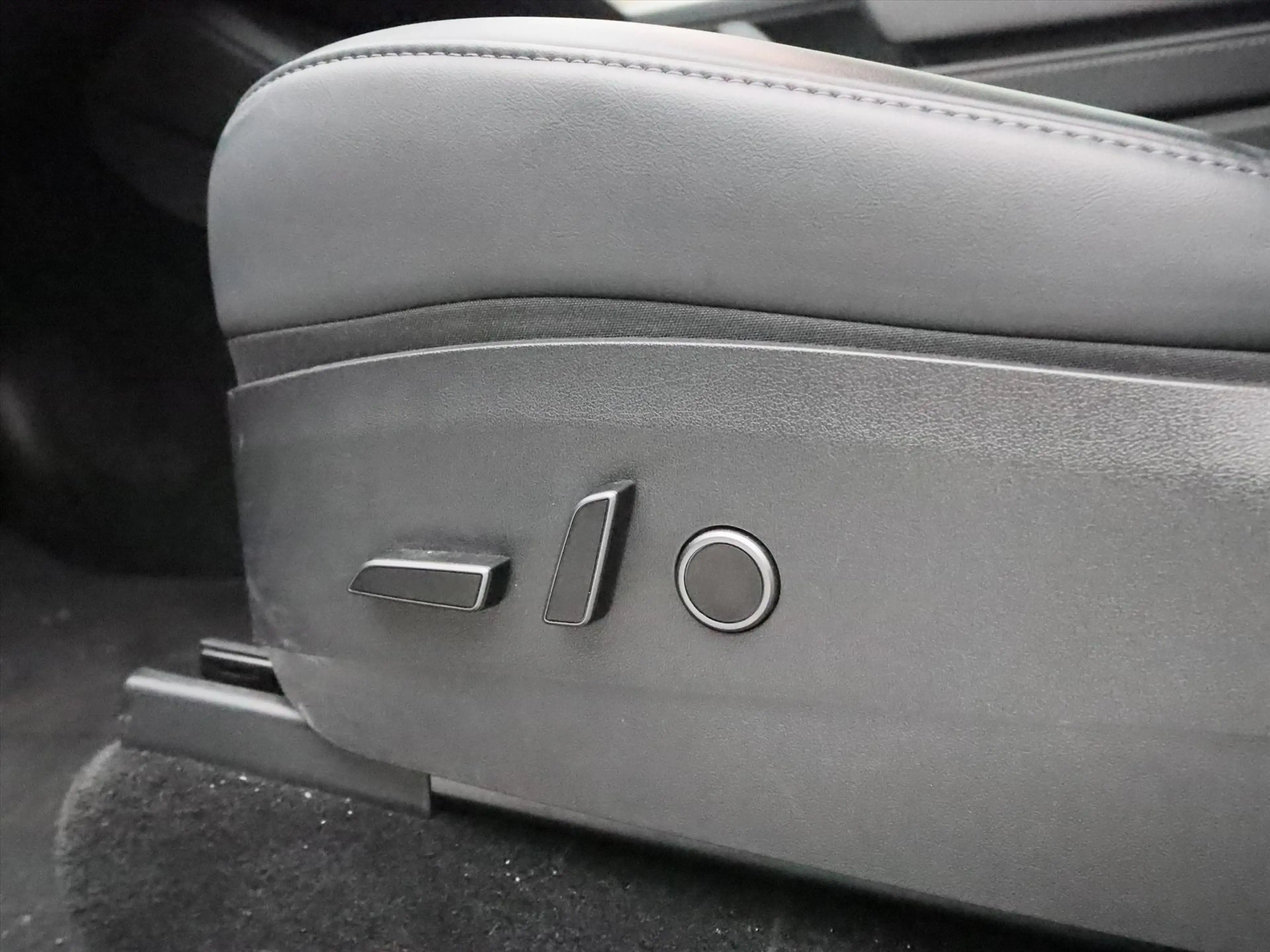 Tesla Model Y Long Range AWD 75kWh 351pk AMD RYZEN 92,5% SoH [ A — photo 15