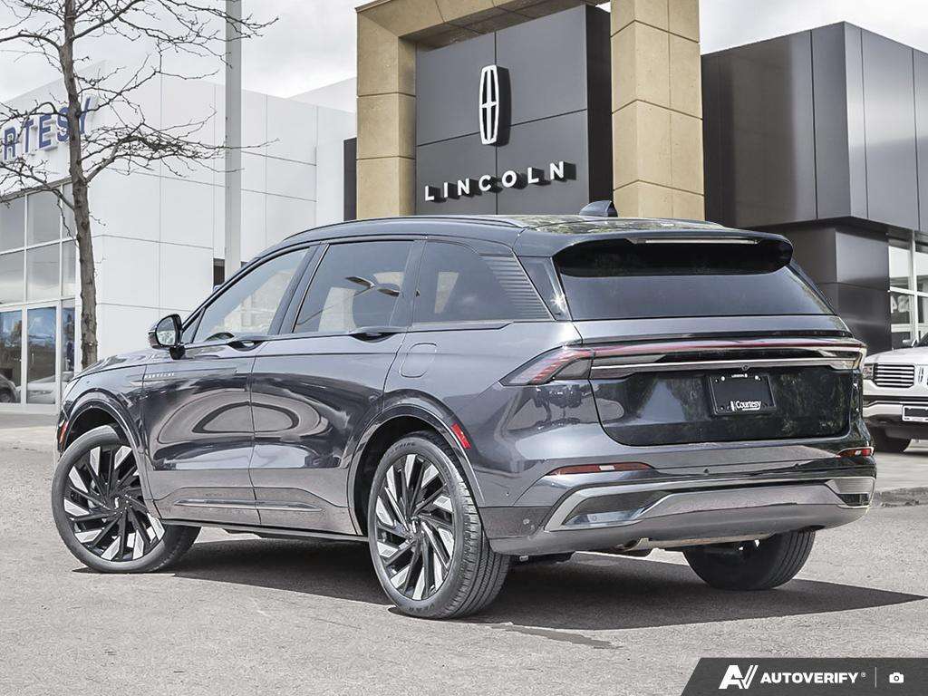 used 2024 Lincoln Nautilus car, priced at $48,589