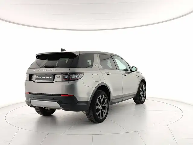 Land Rover Discovery Sport view 4