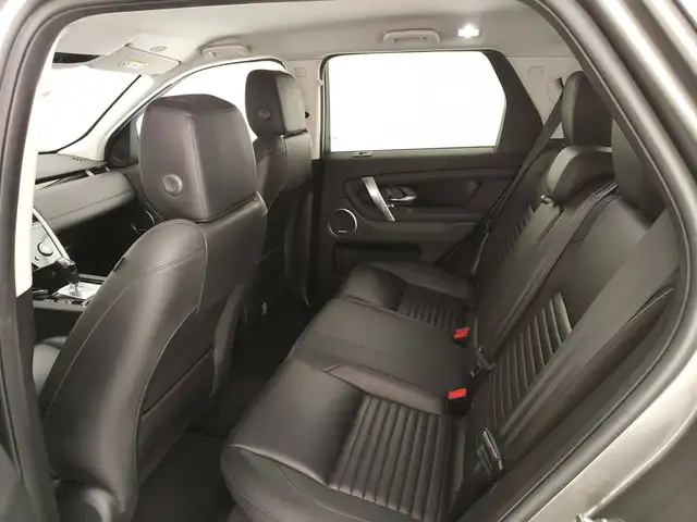 Land Rover Discovery Sport view 9