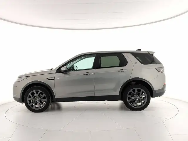 Land Rover Discovery Sport view 2