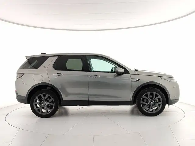 Land Rover Discovery Sport view 5