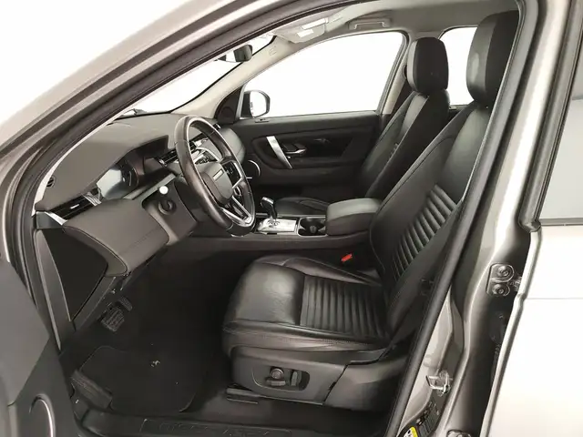 Land Rover Discovery Sport view 8