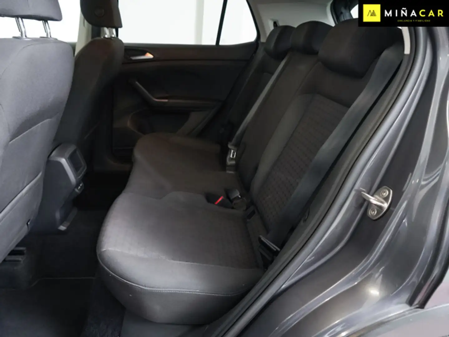 Volkswagen T-Cross 1.0 TSI Advance DSG7 81kW Gris - 2