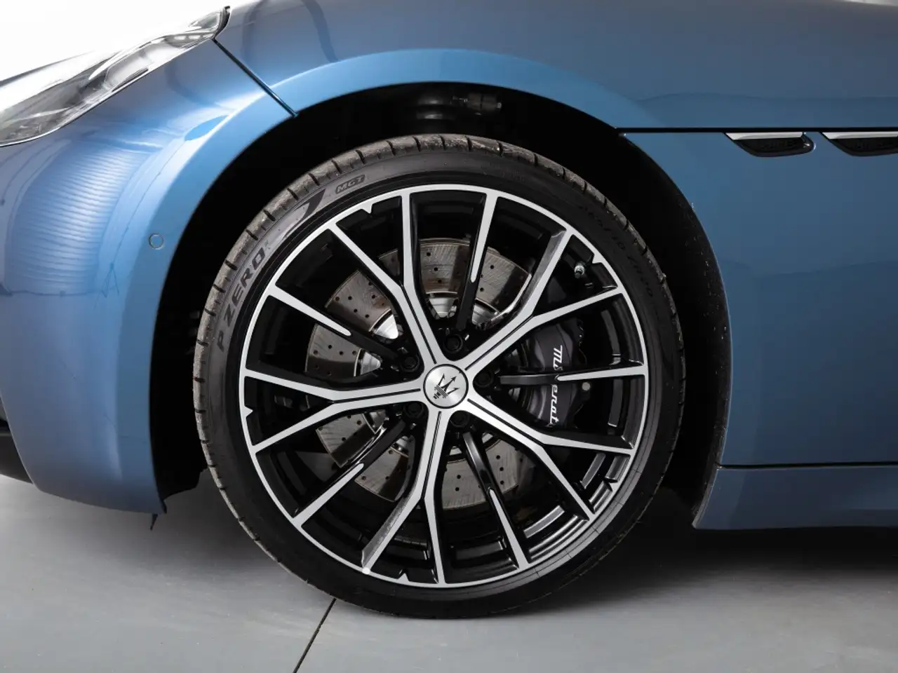 Maserati GranTurismo 2025 — фото 10