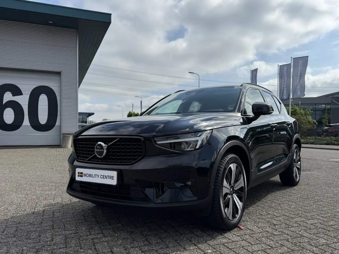Volvo XC40 T5 Ultimate Dark | Panoramadak | Leder | H&K Audio Noir - 1