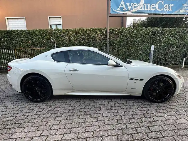 Maserati Granturismo view 4