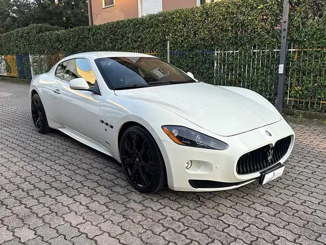 Maserati Granturismo view 3
