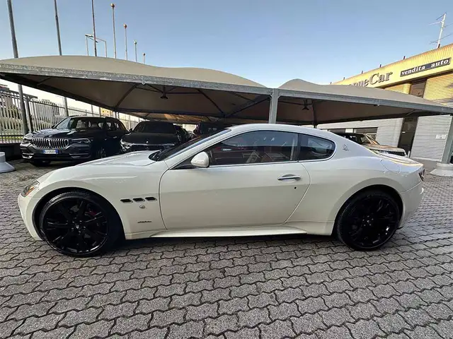 Maserati Granturismo view 8