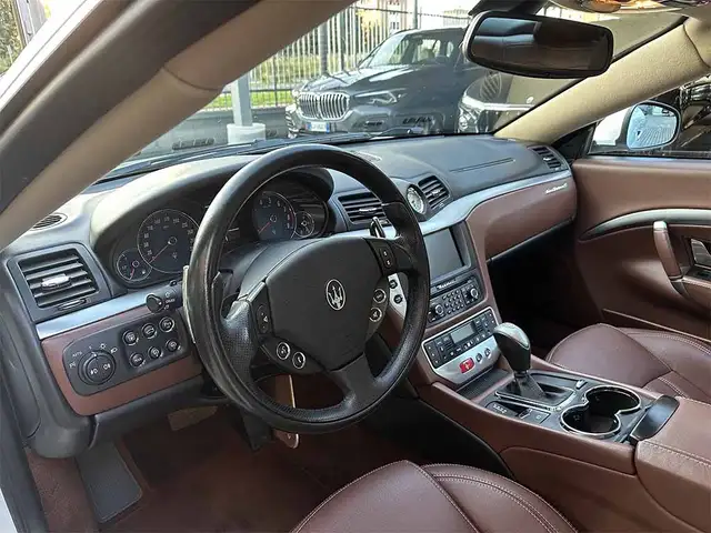 Maserati Granturismo view 13