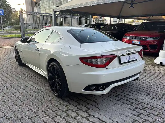 Maserati Granturismo view 7