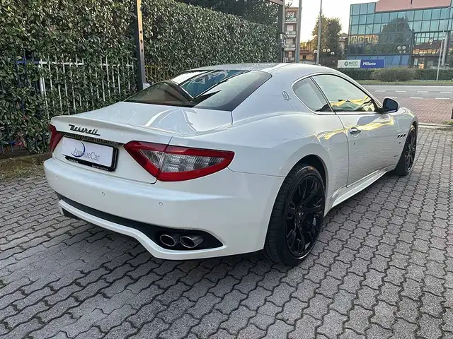 Maserati Granturismo view 5