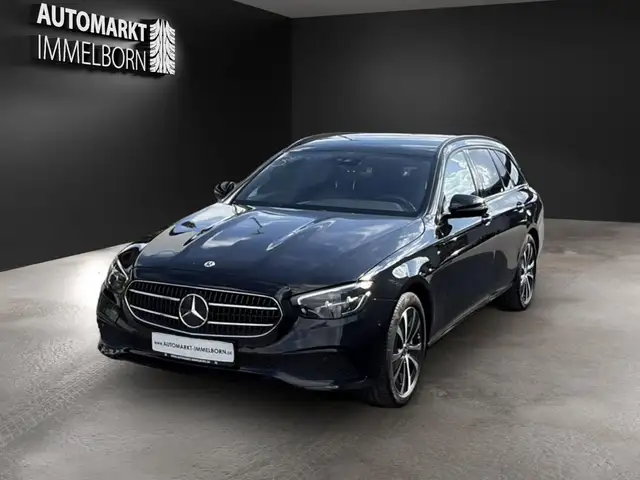 Mercedes-Benz E-Class view 3