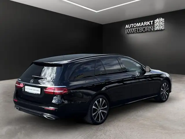 Mercedes-Benz E-Class view 8