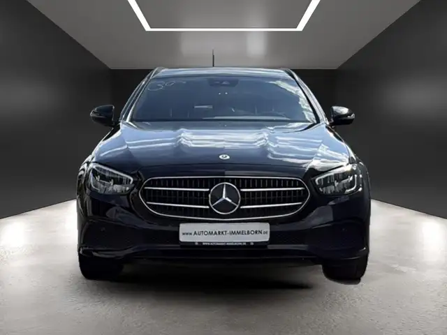 Mercedes-Benz E-Class view 9