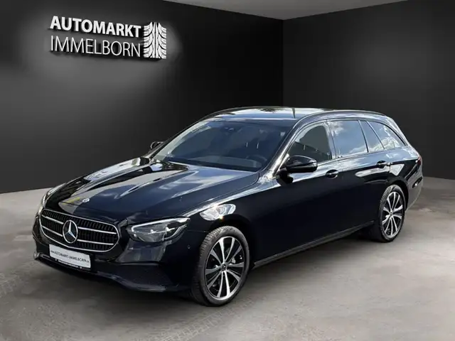 Mercedes-Benz E-Class view 4