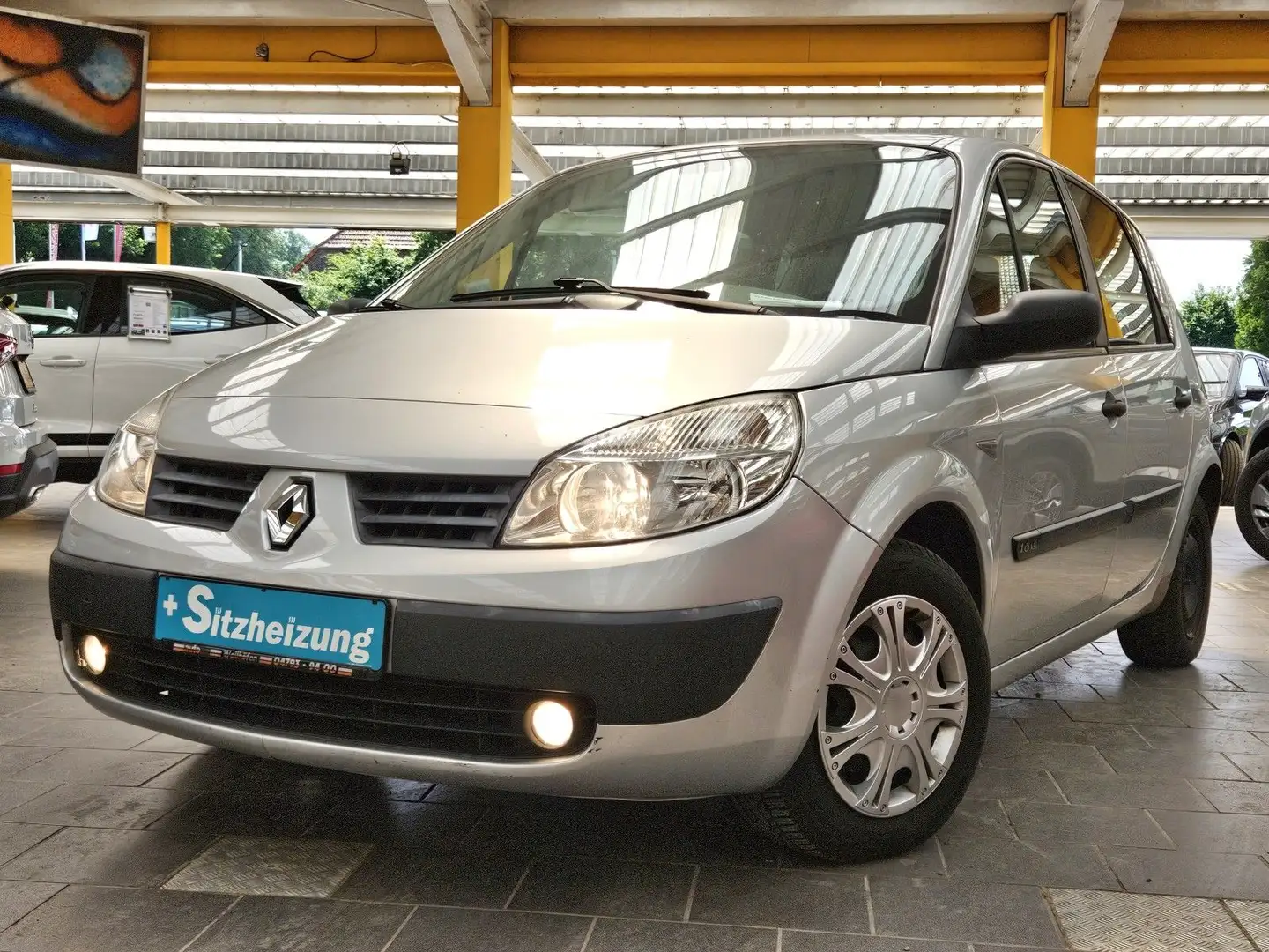 Renault Scenic 1,6i aus 3.Hand mit Sitzheizung Tempomat Zilver - 1