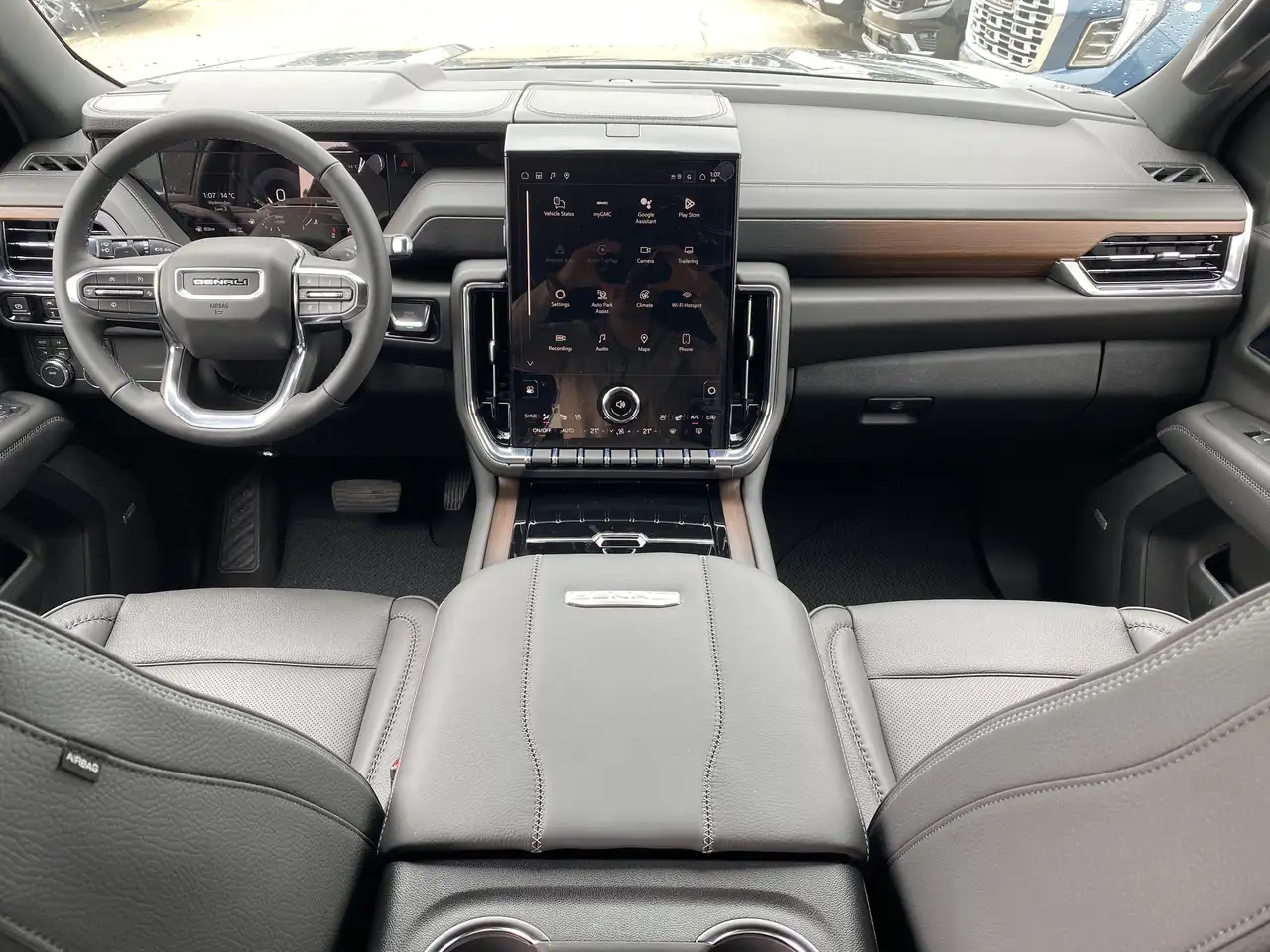GMC Yukon photo GMC Yukon