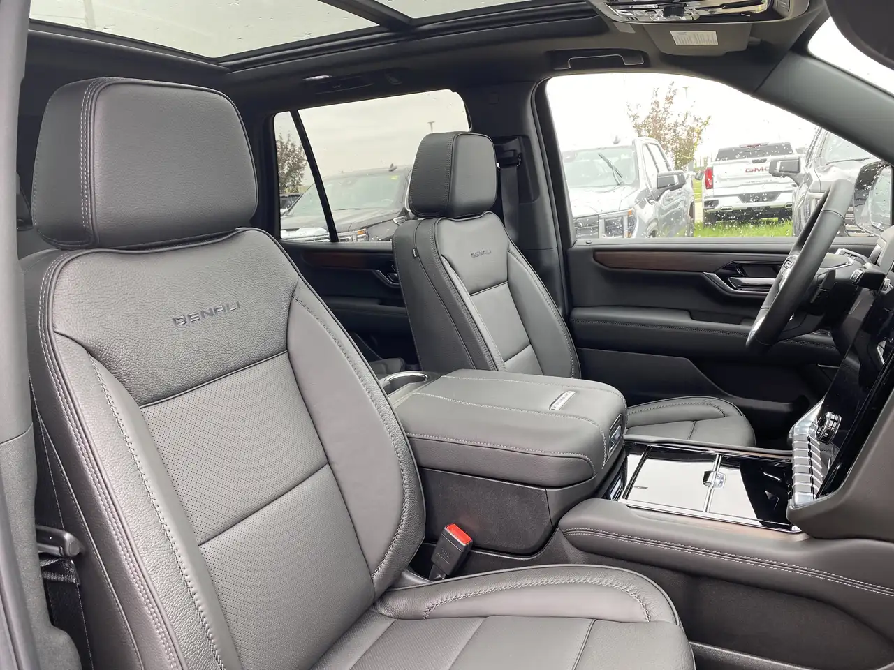 GMC Yukon photo GMC Yukon