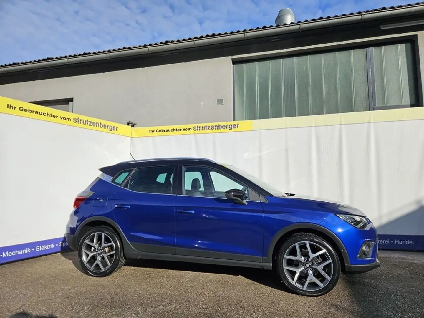 SEAT Arona Xcellence 1,0 TSI LED Navi Kamera 18'' 81KW Bleu - 1