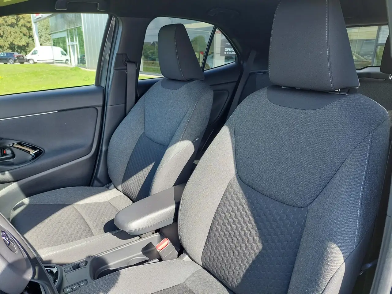 Toyota Yaris Cross 1.5 VVT-ie Hybrid 85kW Executive CVT, миниатюра 15
