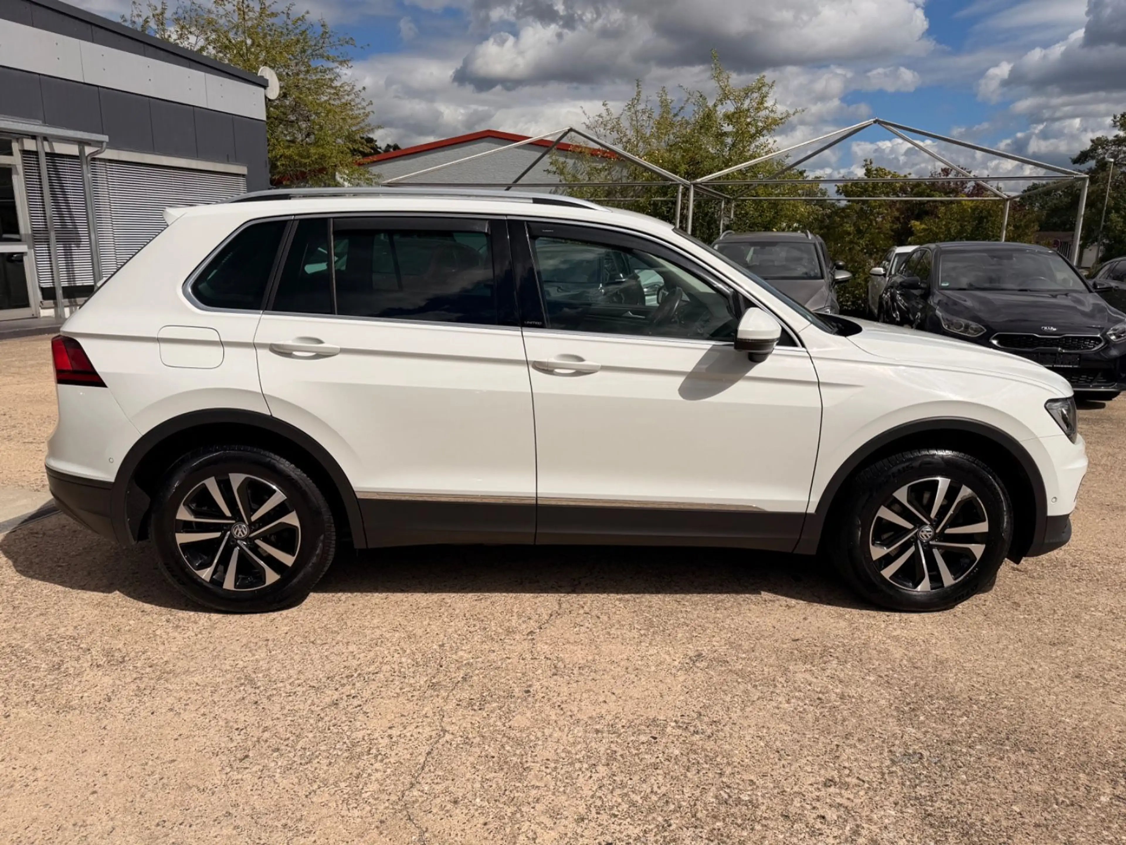 Volkswagen Tiguan United Exclusive 4Motion — photo 8