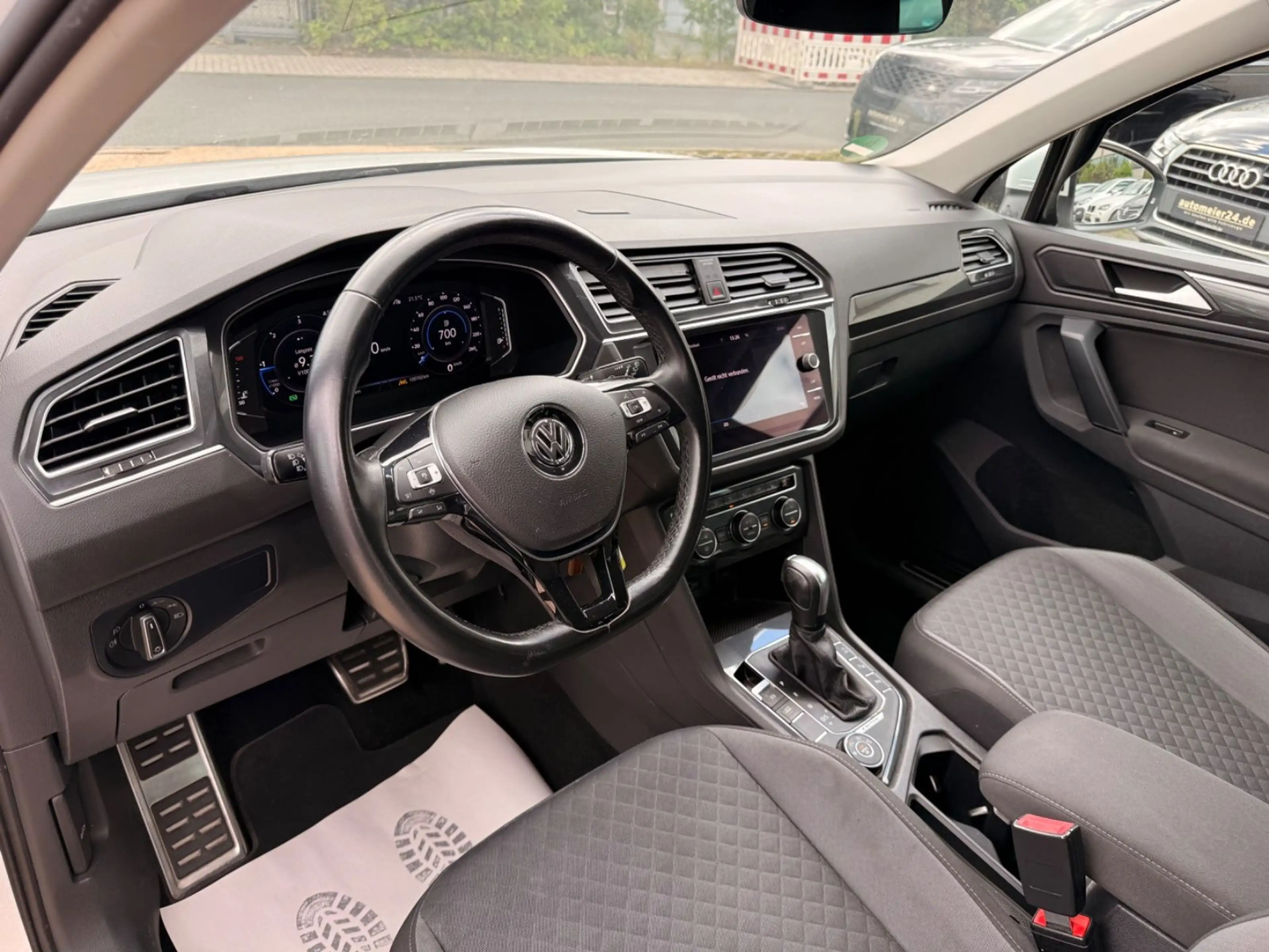 Volkswagen Tiguan United Exclusive 4Motion — photo 9