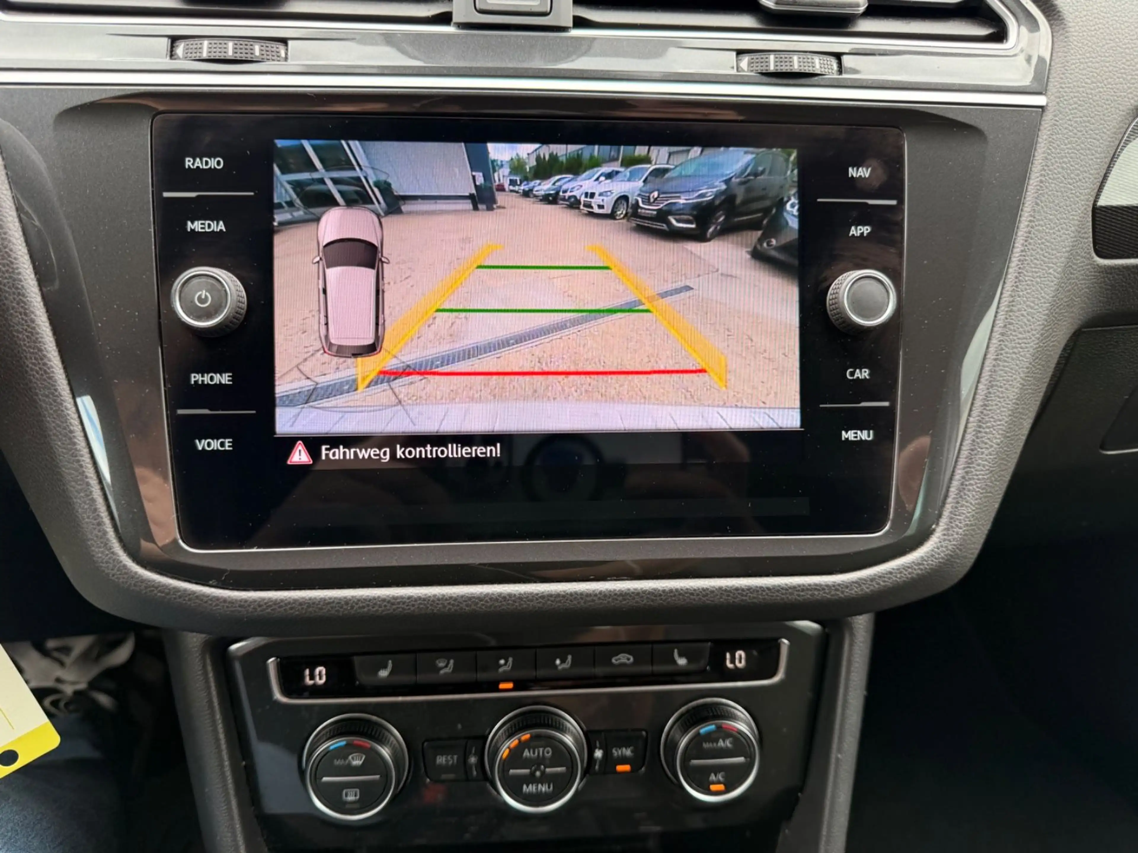 Volkswagen Tiguan United Exclusive 4Motion — photo 16