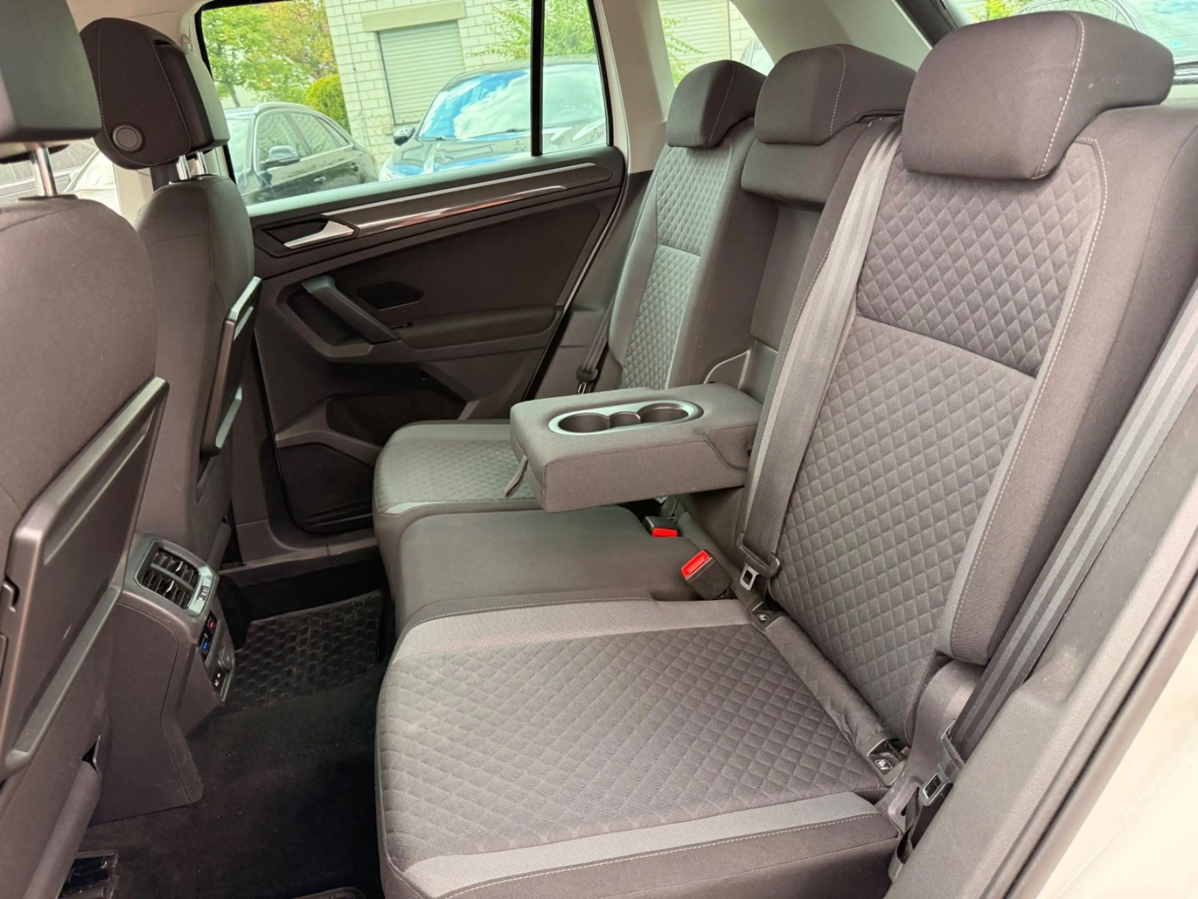 Volkswagen Tiguan United Exclusive 4Motion — photo 11
