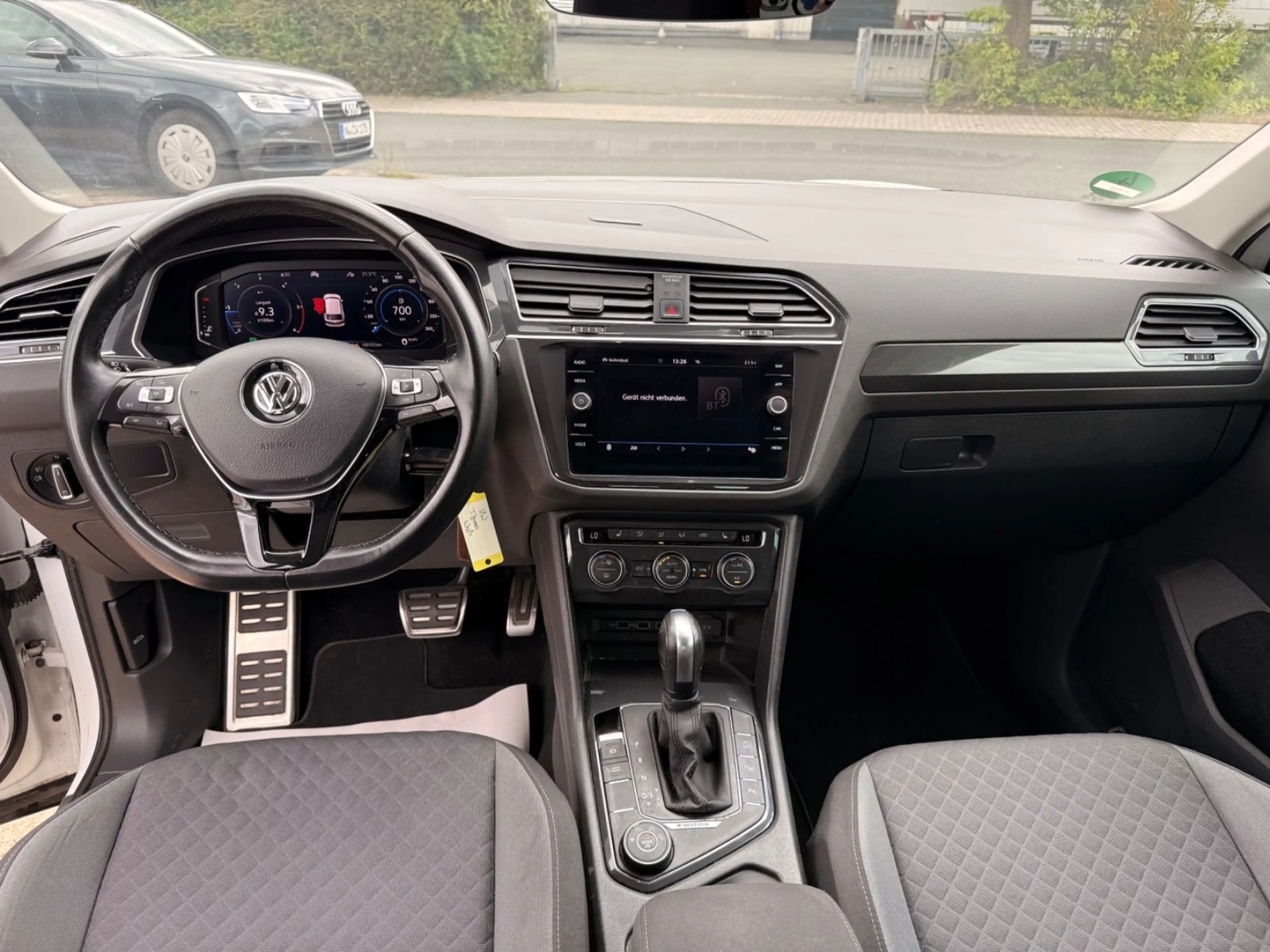 Volkswagen Tiguan United Exclusive 4Motion — photo 12