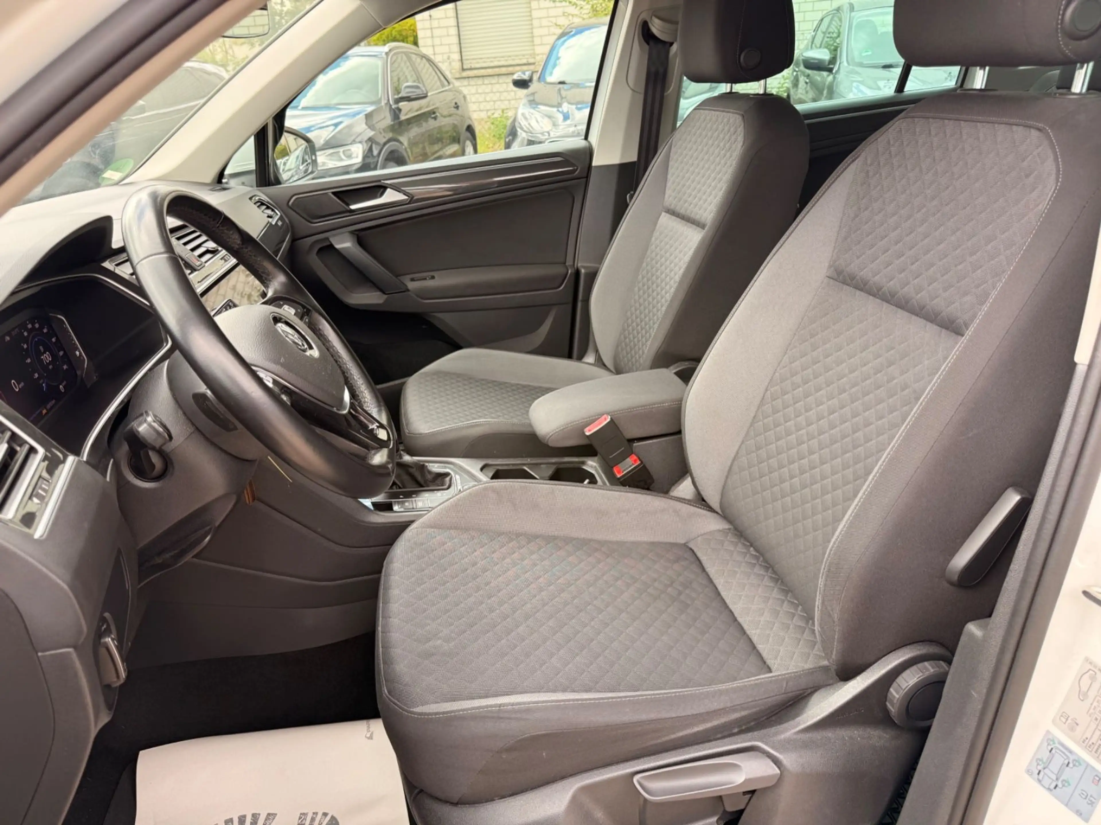 Volkswagen Tiguan United Exclusive 4Motion — photo 10