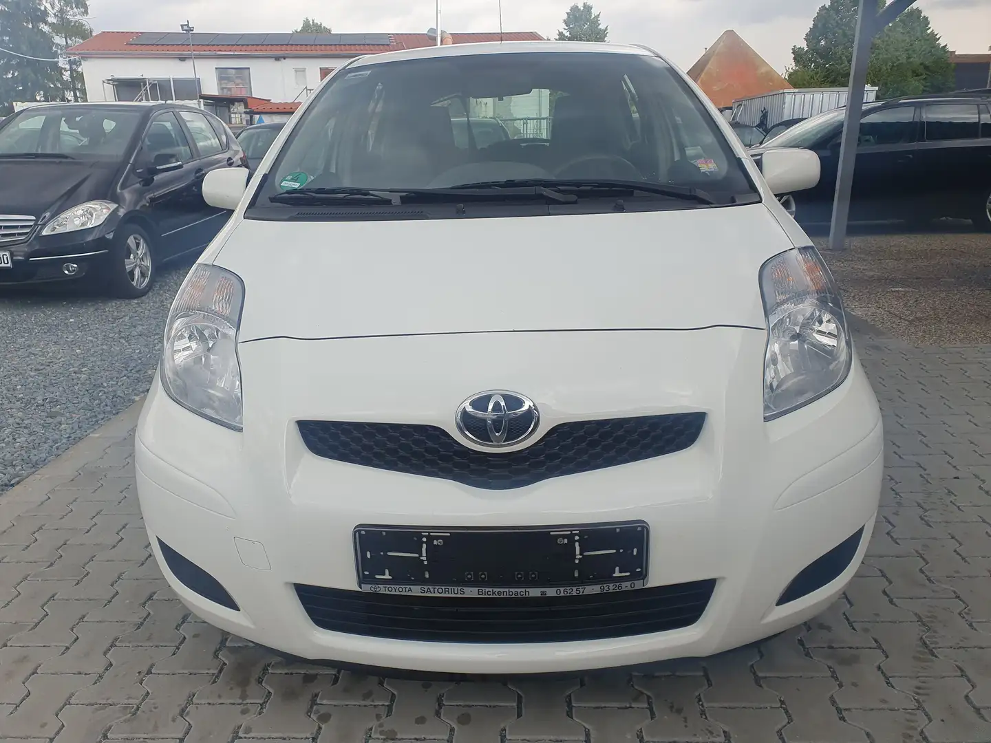 Toyota Yaris Cool Edition Blanc - 1