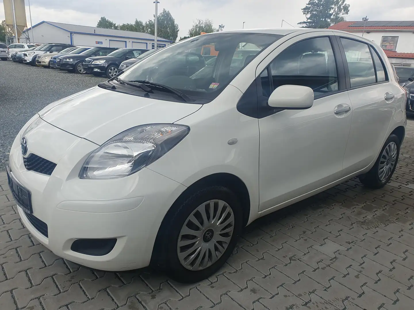 Toyota Yaris Cool Edition Blanc - 2